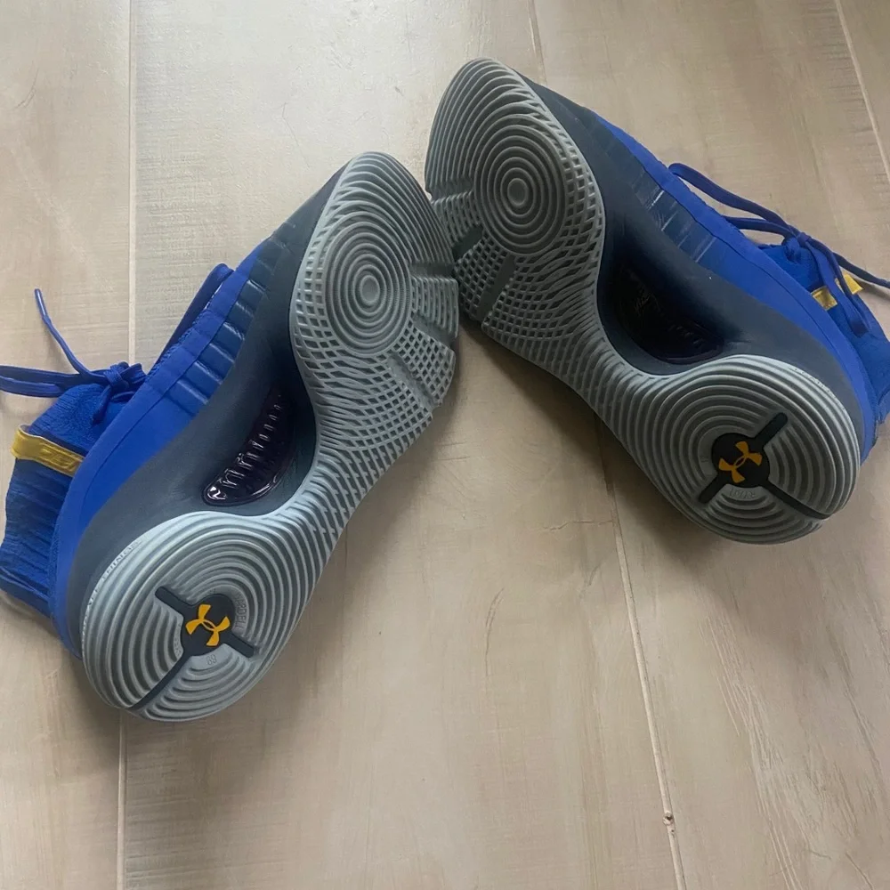 Stephen Curry Under Armour Curry 4 Basketball Shoes Youth 6.5 Blue Yellow